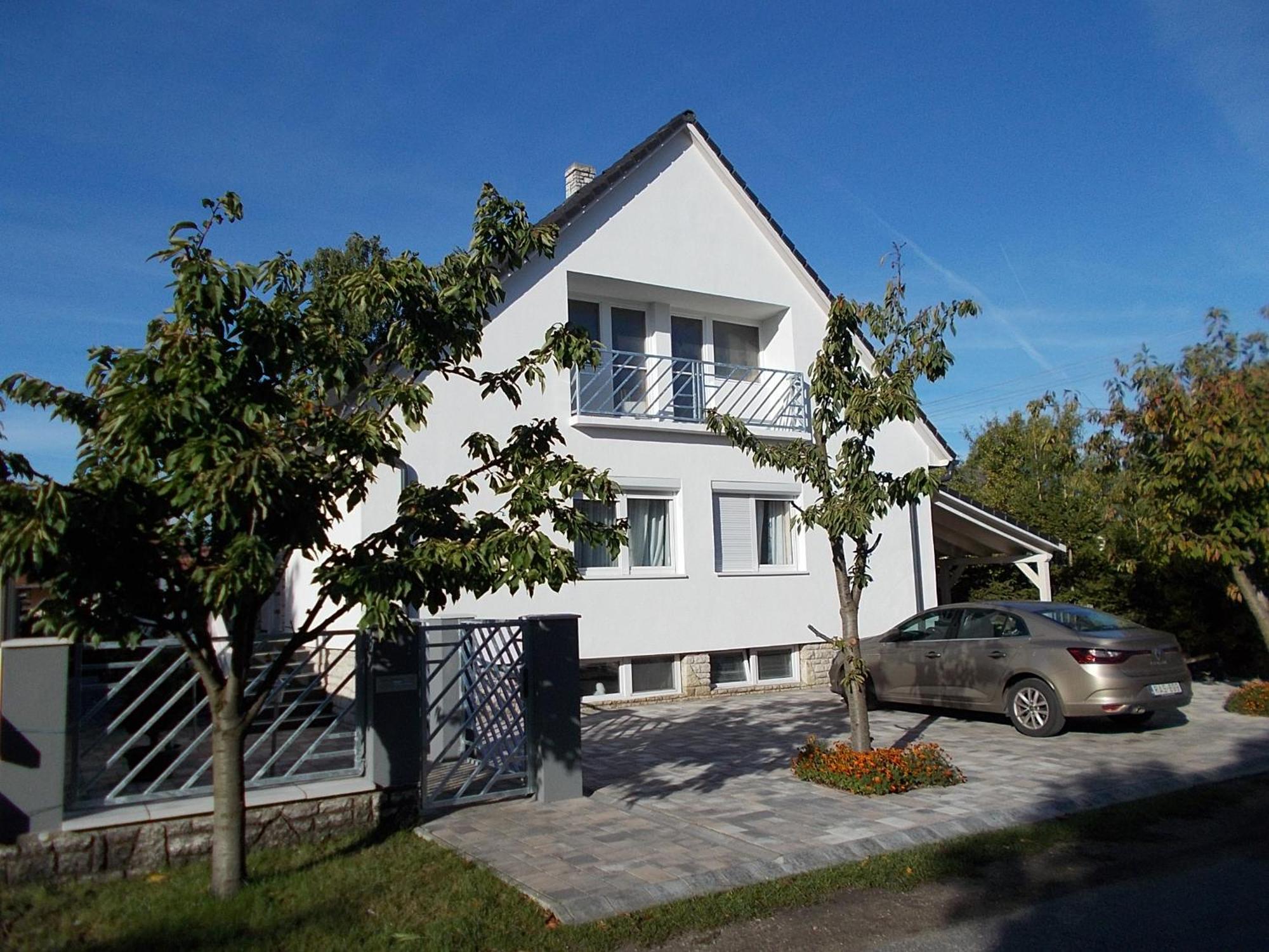 Sub Rosa Two-Bedroom Apartment Balatonfenyves Bagian luar foto