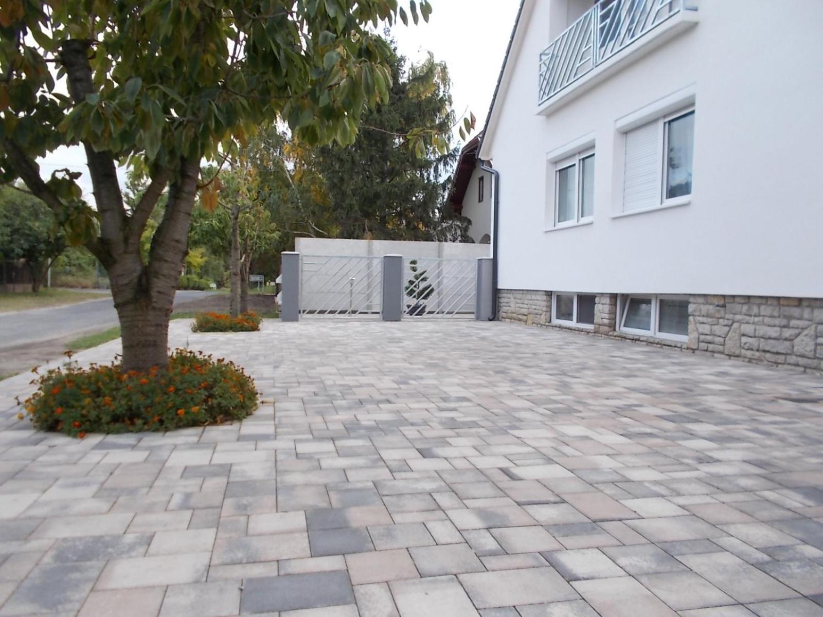 Sub Rosa Two-Bedroom Apartment Balatonfenyves Bagian luar foto